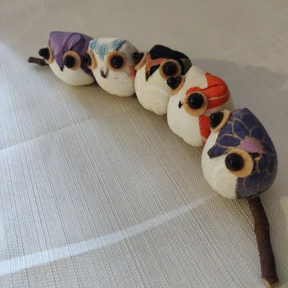 Cute hand-sewing owls on a tree branch decoration - Picture 2 of 4